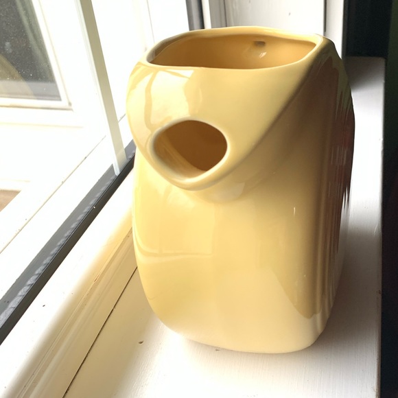 VINTAGE Fiestaware Yellow Pitcher - Picture 5 of 15